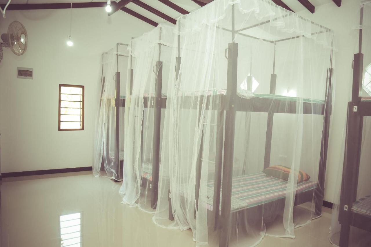 Hikka Surf Hostel Hikkaduwa Extérieur photo