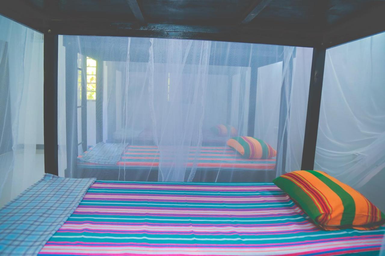 Hikka Surf Hostel Hikkaduwa Extérieur photo