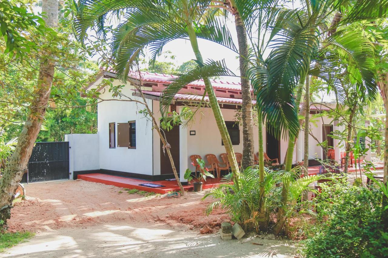 Hikka Surf Hostel Hikkaduwa Extérieur photo