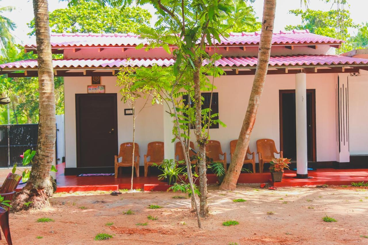 Hikka Surf Hostel Hikkaduwa Extérieur photo